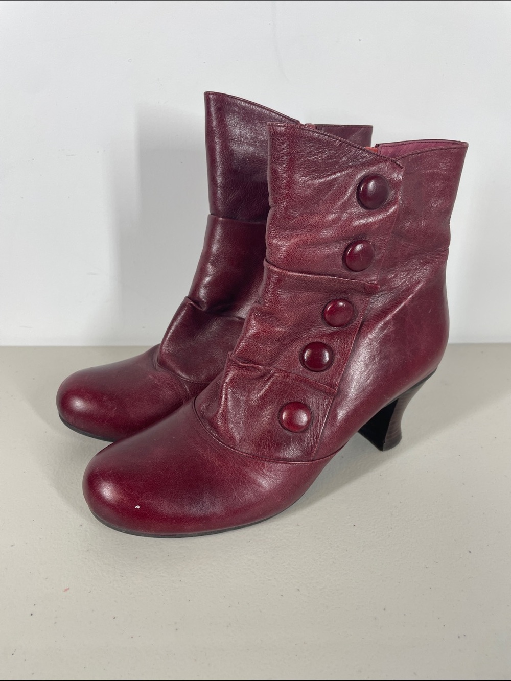 Miz Mooz Burgundy Button Accent Leather Ankle Boots Size 8.5 Boho Pin Up Chic